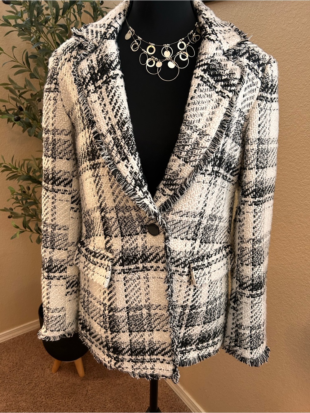 Tahari Tweed Blazer Fringe Notch Collar Single Button Black/White Plaid